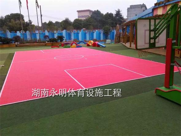 岳阳幼儿园人造草坪和拼装地板篮球场