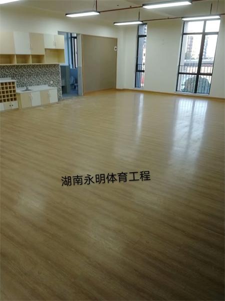 中山百伦幼儿园室内木纹PVC